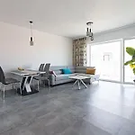 Varsovia 19 Parking 公寓 *
