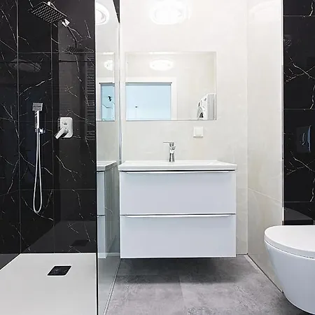 Varsovia 19 Parking شقة